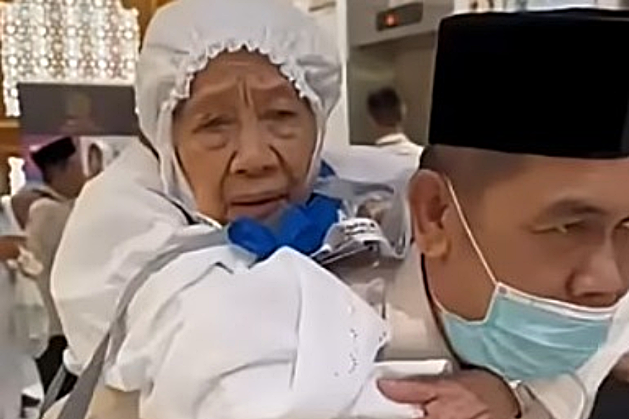 Kasih Sayang Petugas Penyelenggara Ibadah Haji pada Jemaah