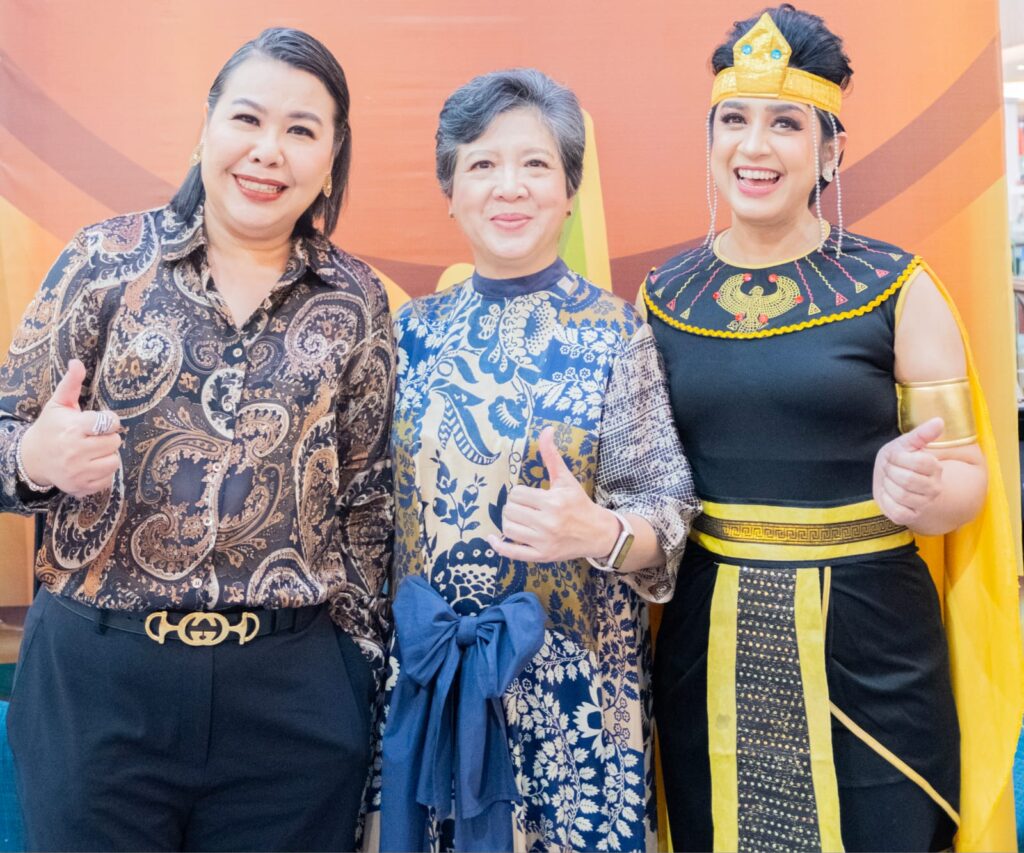 Dari kiri ke kanan: Bu Jac, dr Esther Pertiwi, dr Silvia