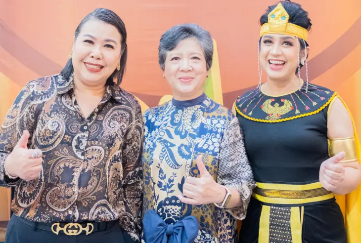 Rahasia Kecantikan Business Woman yang Sibuk dan Sukses Dari kiri ke kanan: Bu Jac, dr Esther Pertiwi, dr Silvia/Ester
