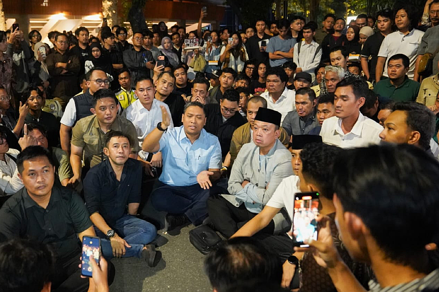 Dua Sisi Memandang Pengusiran Menteri dan Wamen di UGM