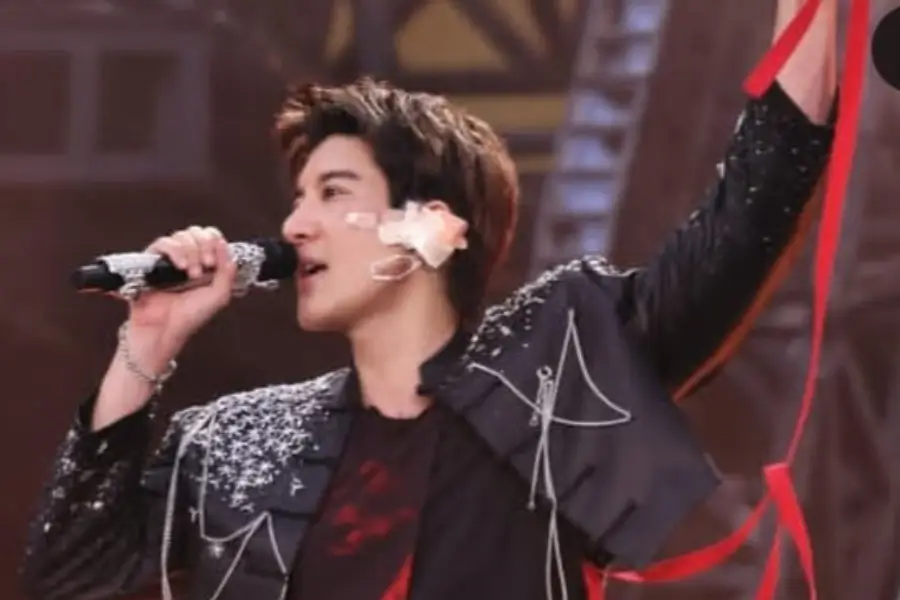 Wang Leehom Jatuh hingga Telinga Robek Saat Konser di China Wang Leehom luka di wajah dan telinga saat konser di China/IG Wang Leehom