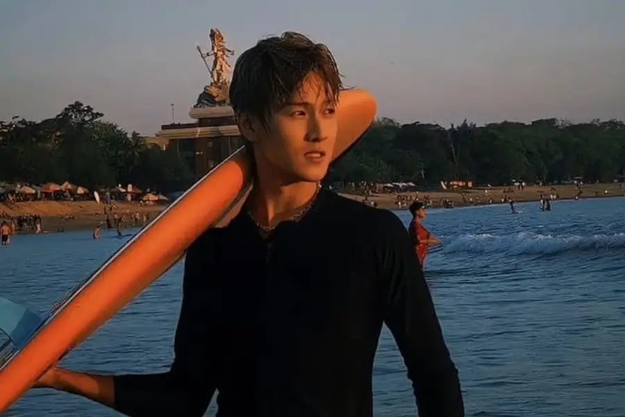 Liburan di Bali, Pesona Li Yunrui Menawan dan Memikat Fans Indonesia Aktor Tiongkok, Li Yunrui liburan di Bali/Weibo