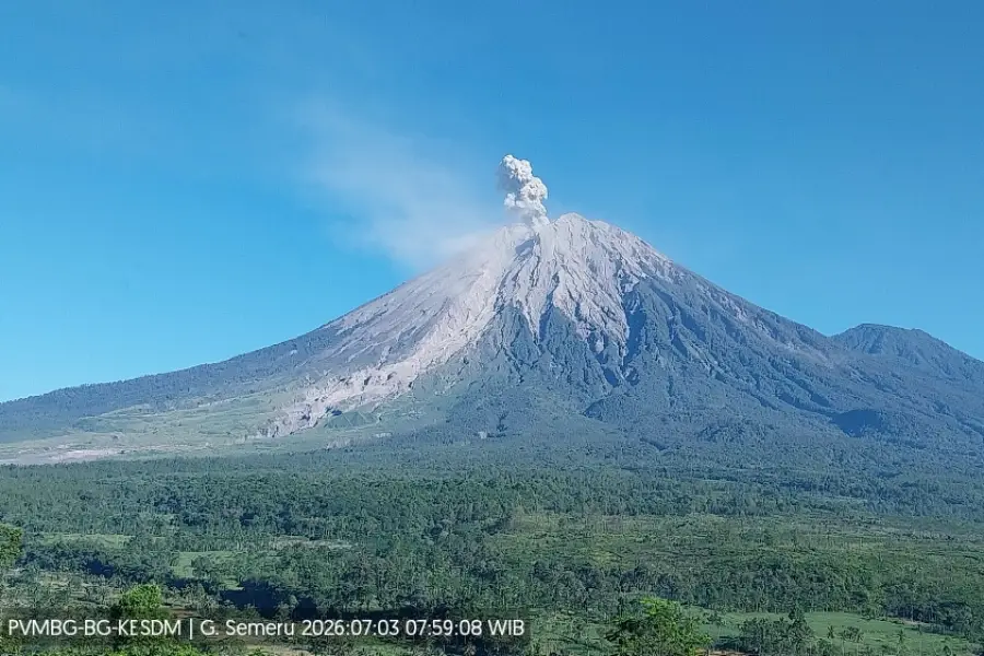 Gunung Semeru Luncurkan Abu Setinggi 1.300 Meter dari Puncak Gunung Semeru Luncurkan Abu/Dok PVMBG