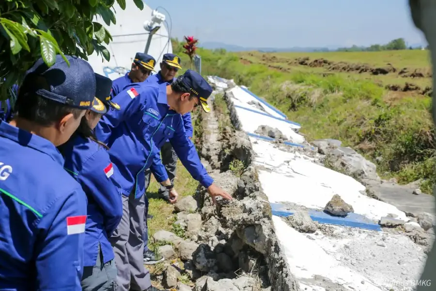 BMKG Dampingi Flores Pascagempa M 7,7-Siapkan Peta Mikrozonasi dan Rekonstruksi Tahan Gempa Inspeksi aloptama dan seluruh bangunan UPT BMKG di Flores/Dok BMKG