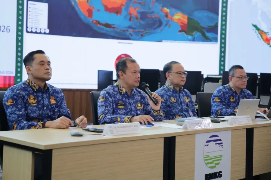 BMKG Gencarkan Modifikasi Cuaca Hadapi Kekeringan-Ancaman Karhutla Kepala BMKG Teuku Faisal Fathani (Pegang mic)/Dok BMKG