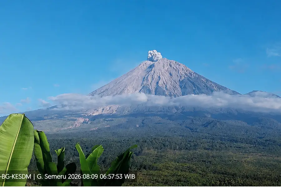 Gunung Semeru erupsi/Dok Pos Pantau Gunung Semeru
