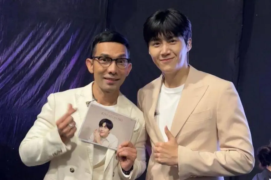 Indra Herlambang Cocok Jadi MC Idol K-Pop dan Artis China? Ini 7 Alasannya Indra Herlambang dan artis Korea Kim Seon Ho/Instagram Indra Herlambang