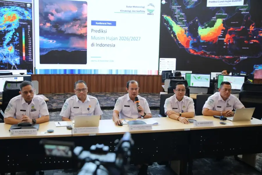 BMKG Ungkap El Nino Sangat Kuat Sedang Terjadi, Musim Hujan 2026-2027 Diprediksi Terlambat Kepala BMKG, Teuku Faisal Fathani dan tim/Dok BMKG