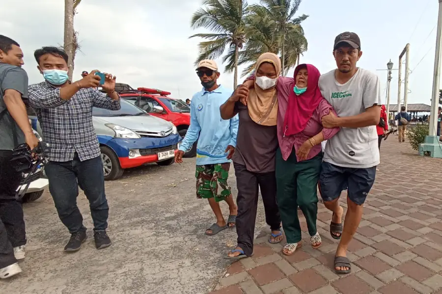 Keluarga salah satu jurnalis mendatangi posko SAR nasional/Iman Dwi Nugroho