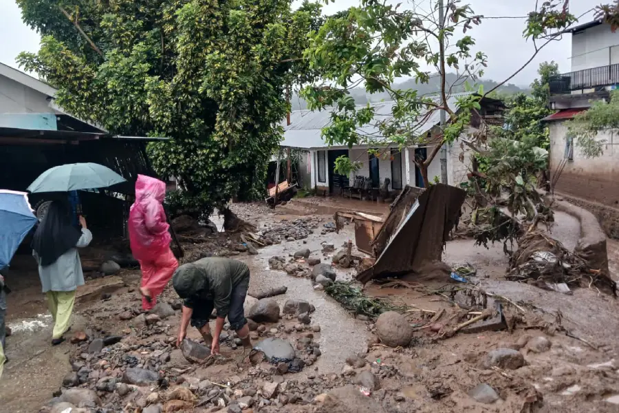 Banjir Bandang Terjang Kabupaten Solok, 1 Warga Meninggal-Puluhan Kerusakan bangunan dan fasilitas akibat banjir bandang di Nagari Batang Barus, Kec Gunung Talang, Kab Solok, Sumatera Barat/Dok BPBD Kab Solok