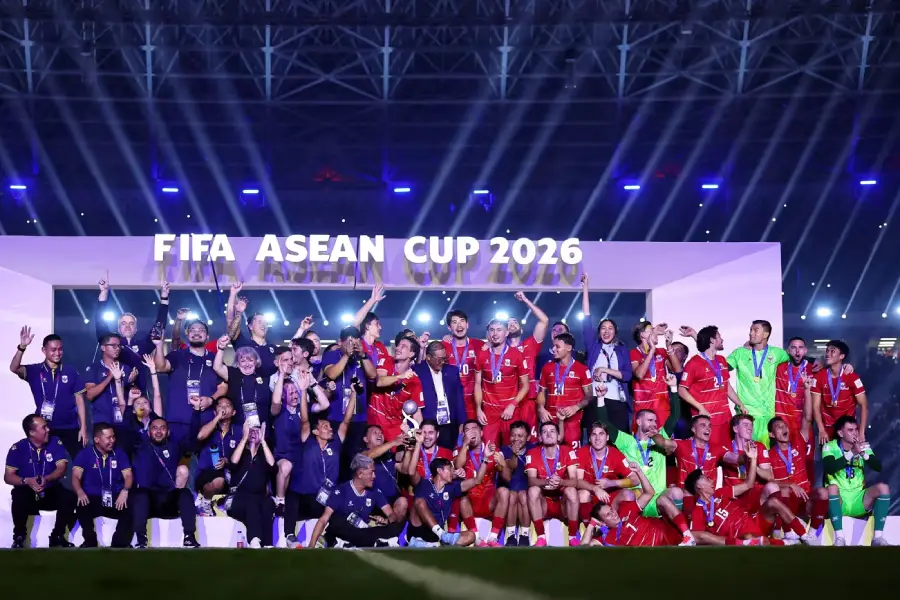 Malam Bersejarah di GBK: Tangis, Penalti, dan Trofi Pertama FIFA ASEAN Cup untuk Indonesia Timnas Indonesia akhirnya mengangkat trofi FIFA ASEAN Cup 2026/Dok Fifa