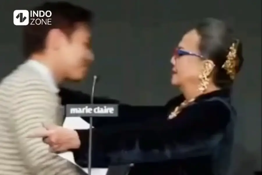 Momen Pelukan Hangat Park Jihoon dan Christine Hakim Bikin Netizen Terharu Park Jihoon-Christine di Marie Claire Asia Star Awards 2026 di Busan, Korsel/Dok Indozone