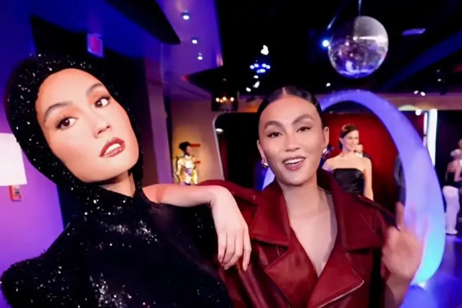 Agnez Mo Bintangi Film Hollywood C.L.A.Y. Bareng Nicolas Cage-Michael Sheen Patung lilin Agnez Mo di Madame Tussauds Hollywood/Intagram Agnez Mo